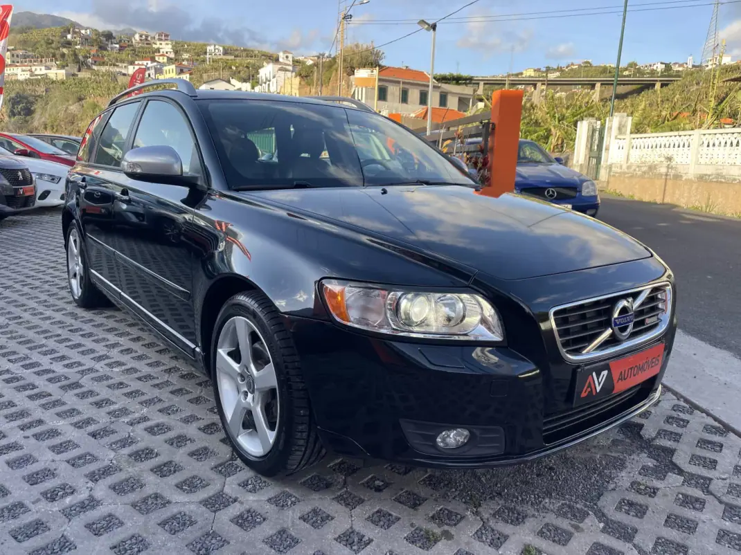 Volvo V50 2012 - 8950 EUR, 162462 km - AUTO.MOTO.pt - 162462km - foto 1 de 12