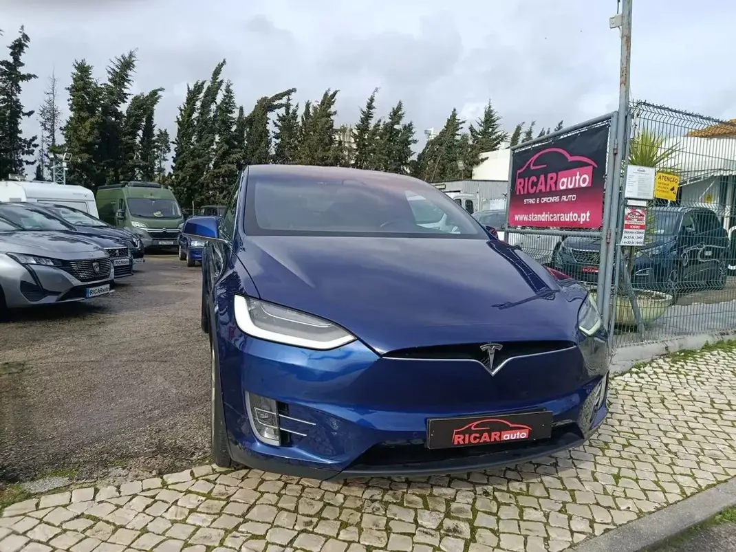 Tesla Model X 2020 - 45500 EUR, 85990 km - AUTO.MOTO.pt - 85990km - foto 15 de 38