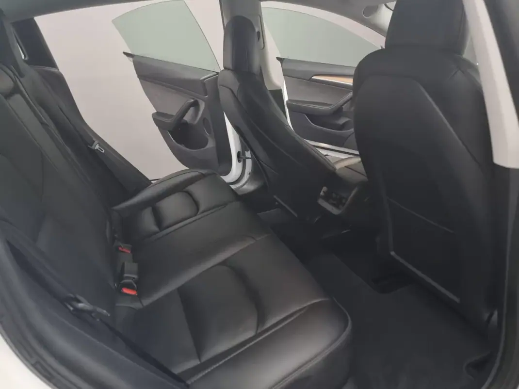 Tesla Model 3 2022 - 30800 EUR, 94100 km - 94100km - foto 13 de 15