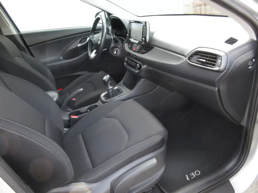 Hyundai i30 2019 - 14990 EUR, 108000 km - 108000km - foto 25 de 42