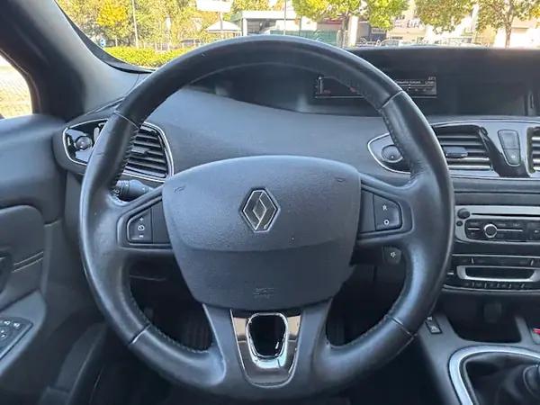 Renault Grand Scénic 2016 - 8150 EUR, 256000 km - AUTO.MOTO.pt - 256000km - foto 8 de 29