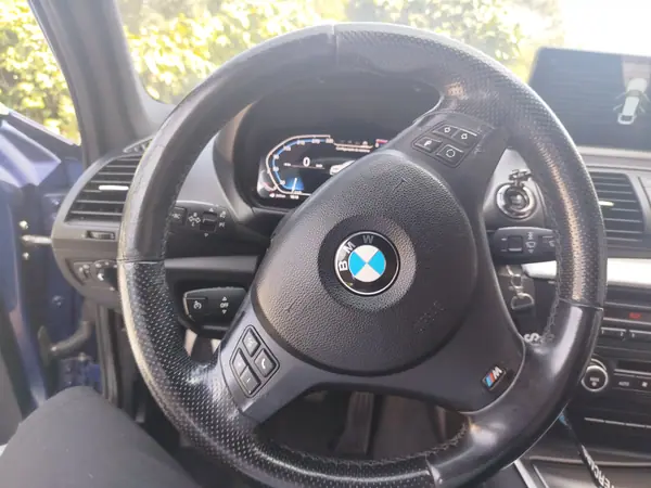 BMW 118 2009 - 11000 EUR, 196 km - 196km - foto 8 de 9