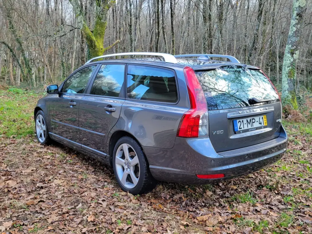 Volvo V50 2012 - 8950 EUR, 155400 km - AUTO.MOTO.pt - 155400km - foto 8 de 27