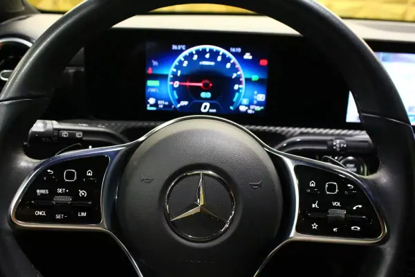 Mercedes-Benz CLA 250 2022 - 27900 EUR, 99000 km - AUTO.MOTO.pt - 99000km - foto 15 de 33