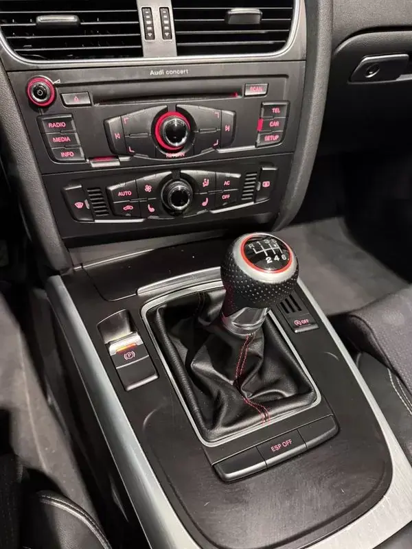 Audi A5 Cabrio 2009 - 15900 EUR, 186000 km - AUTO.MOTO.pt - 186000km - foto 22 de 45