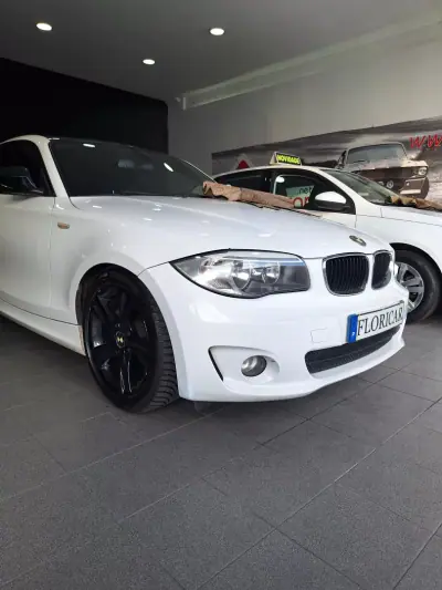 BMW 118 2011 - 11900 EUR, 243000 km - AUTO.MOTO.pt - 243000km - foto 15 de 22