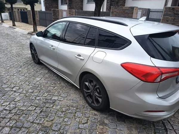 Ford Focus SW 2019 - 15500 EUR, 95000 km - AUTO.MOTO.pt - 95000km - foto 4 de 5