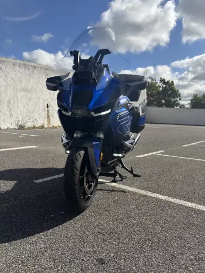 BMW  2025 - 6000km