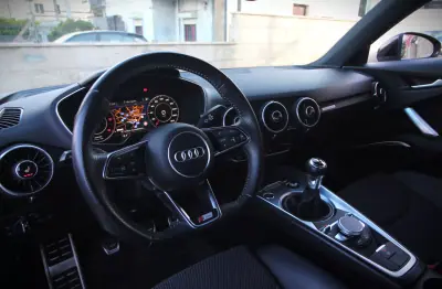 Audi TT Roadster 2015 - 23990 EUR, 151000 km - AUTO.MOTO.pt - 151000km - foto 31 de 47