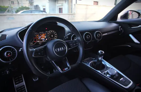 Audi TT Roadster 2015 - 23990 EUR, 151000 km - AUTO.MOTO.pt - 151000km - foto 31 de 47