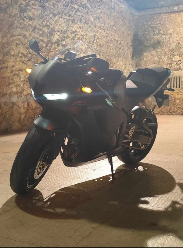 Honda CBR 600RR ABS 2024 — foto 2 de 13