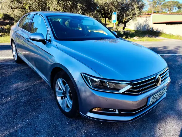 Volkswagen Passat 2018 - 17250 EUR, 120700 km - AUTO.MOTO.pt - 120700km - foto 3 de 13