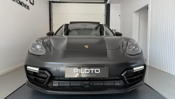 Porsche Panamera 2018 - 79990 EUR, 140973 km - AUTO.MOTO.pt - 140973km - foto 4 de 36