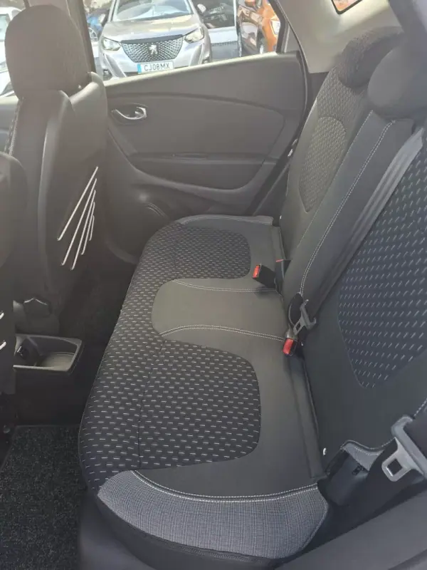 Renault Captur 2018 - 13500 EUR, 113500 km - AUTO.MOTO.pt - 113500km - foto 13 de 29