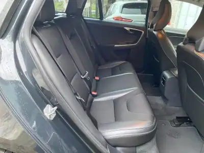 Volvo V60 2017 - 17900 EUR, 165010 km - AUTO.MOTO.pt - 165010km - foto 22 de 23
