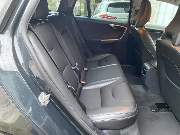Volvo V60 2017 - 17900 EUR, 165010 km - AUTO.MOTO.pt - 165010km - foto 22 de 23