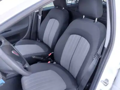 Fiat PUNTO 2019 - 7999 EUR, 180000 km - AUTO.MOTO.pt - 180000km - foto 14 de 27