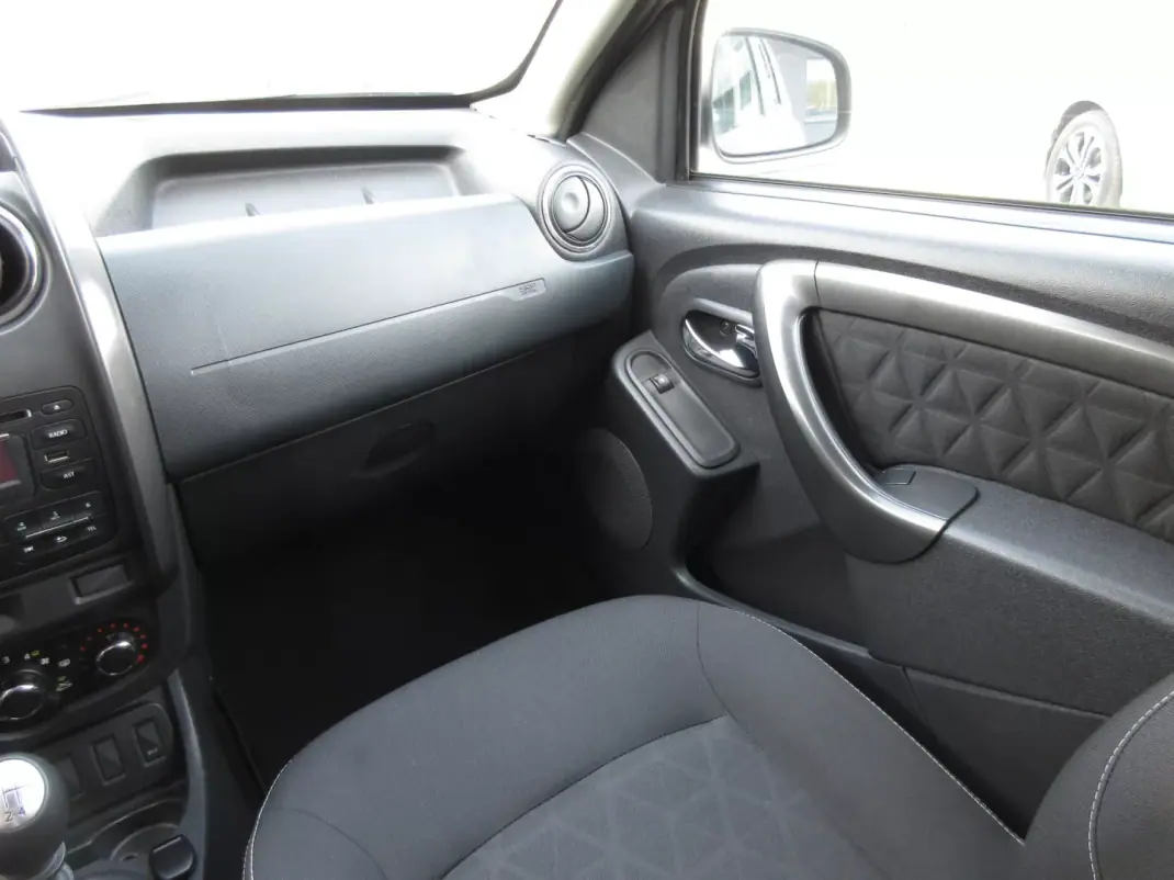 Dacia Duster 2015 - 10990 EUR, 208000 km - AUTO.MOTO.pt - 208000km - foto 29 de 35