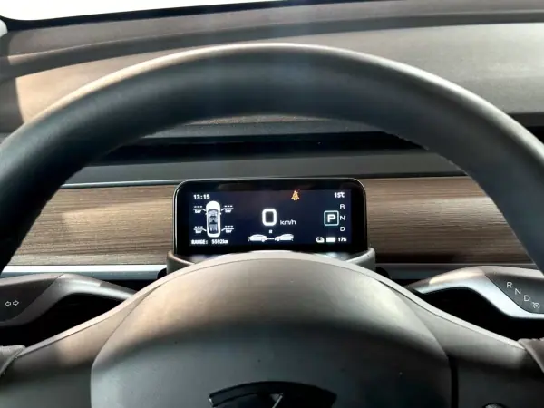 Tesla Model Y 2023 - 42900 EUR, 41470 km - AUTO.MOTO.pt - 41470km - foto 23 de 35