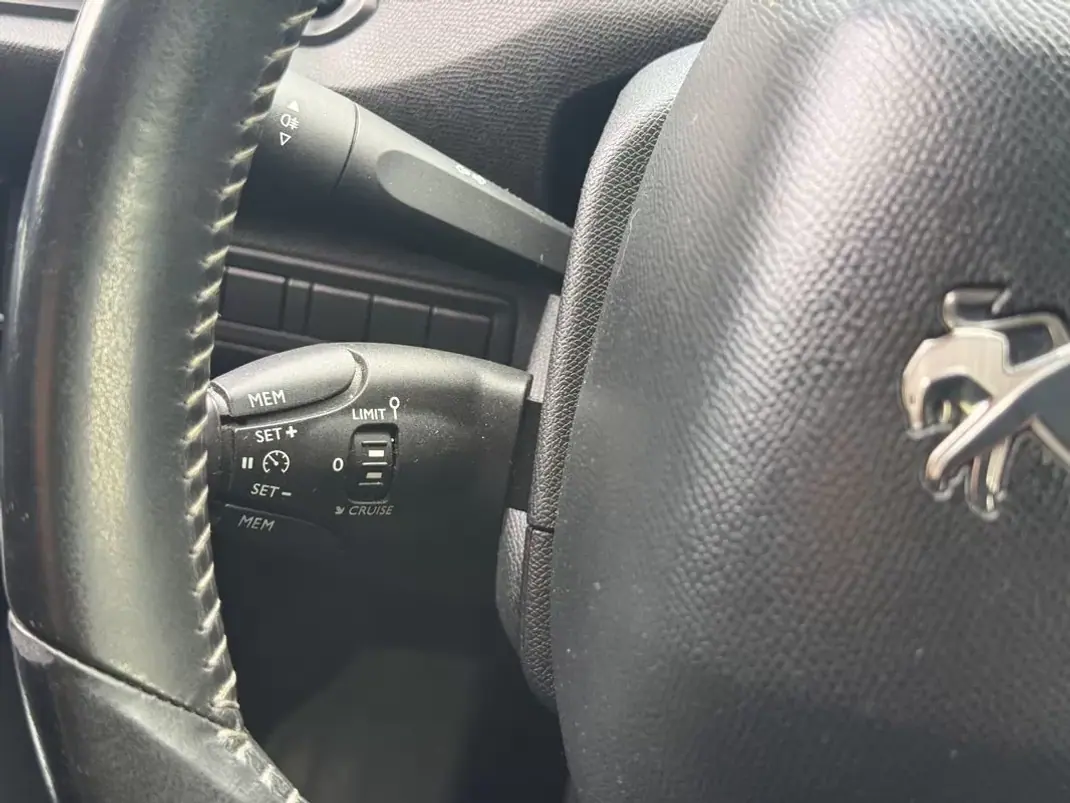 Peugeot 308 SW 2014 - 8950 EUR, 160000 km - AUTO.MOTO.pt - 160000km - foto 16 de 25