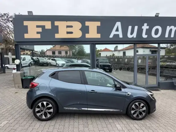 Renault Clio 2022 - 15500 EUR, 89995 km - AUTO.MOTO.pt - 89995km - foto 6 de 11