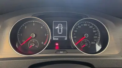 Volkswagen Golf 2013 - 7900 EUR, 207049 km - AUTO.MOTO.pt - 207049km - foto 36 de 54