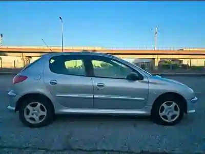 Peugeot 206 2005 - 3500 EUR, 232000 km - AUTO.MOTO.pt - 232000km - foto 8 de 20