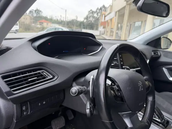 Peugeot 308 SW 2020 - 17900 EUR, 124000 km - AUTO.MOTO.pt - 124000km - foto 11 de 13