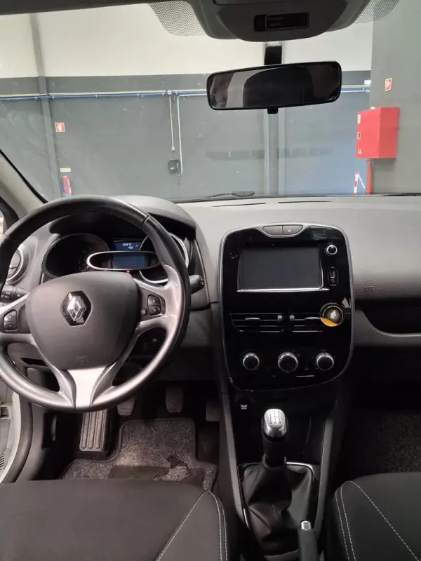 Renault Clio 2016 - 8990 EUR, 105872 km - AUTO.MOTO.pt - 105872km - foto 7 de 15