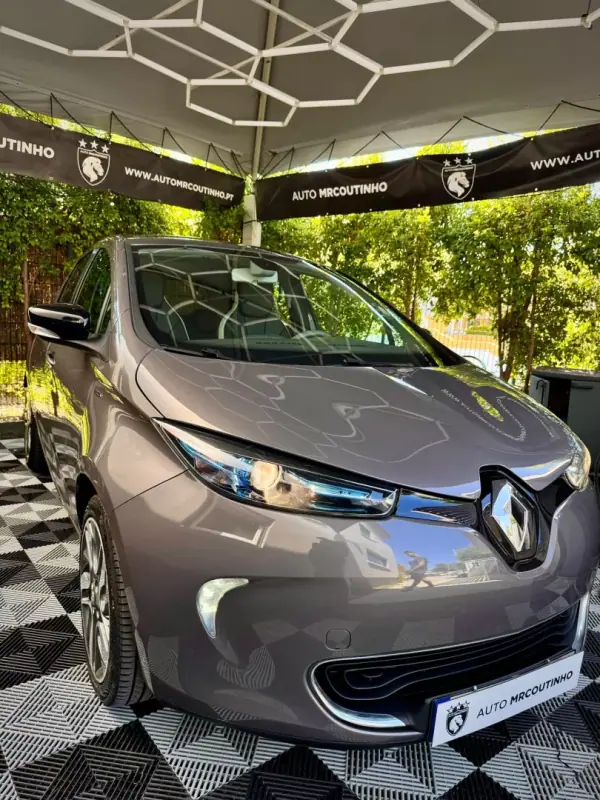 Renault Zoe 2017 - 9900 EUR, 133208 km - AUTO.MOTO.pt - 133208km - foto 2 de 17
