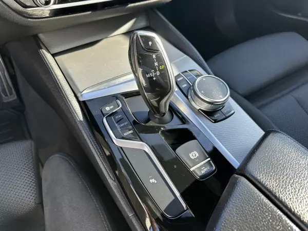 BMW 520 2018 - 28000 EUR, 217000 km - AUTO.MOTO.pt - 217000km - foto 43 de 67