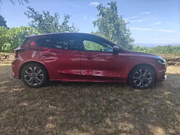Ford Focus 2023 - 17750 EUR, 76000 km - AUTO.MOTO.pt - 76000km - foto 12 de 39