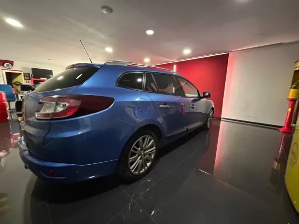 Renault Mégane Sport Tourer 2011 - 7500 EUR, 268066 km - AUTO.MOTO.pt - 268066km - foto 6 de 21