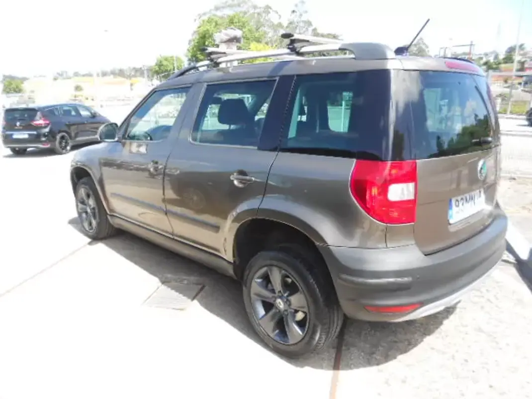 Skoda Yeti 2011 - 8900 EUR, 190307 km - AUTO.MOTO.pt - 190307km - foto 6 de 11