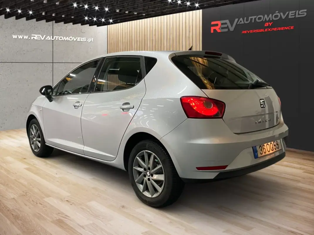 SEAT Ibiza 2014 - 5750 EUR, 290400 km - AUTO.MOTO.pt - 290400km - foto 4 de 19