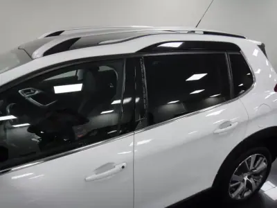 Peugeot 2008 2019 - 11250 EUR, 90000 km - AUTO.MOTO.pt - 90000km - foto 9 de 32