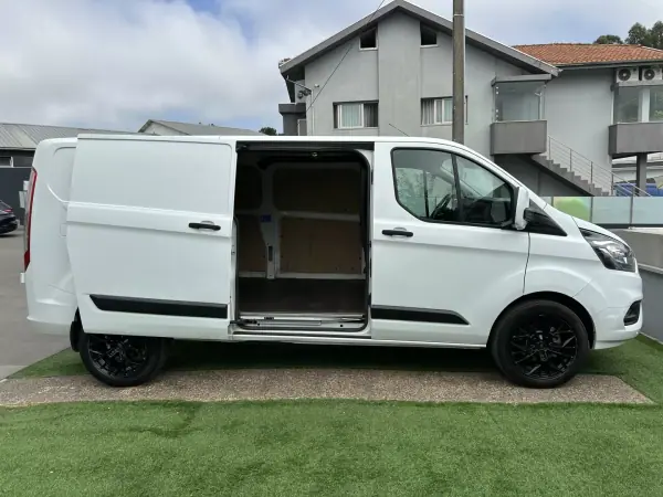 Ford Transit 2020 - 16900 EUR, 200000 km - AUTO.MOTO.pt - 200000km - foto 9 de 37
