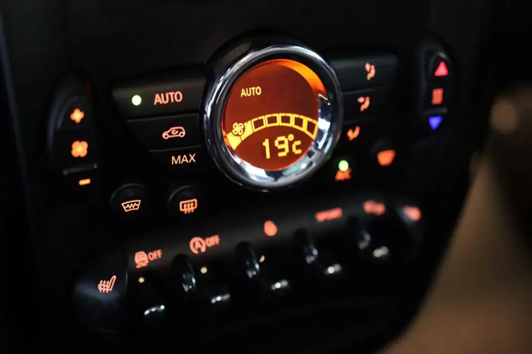 MINI Paceman 2015 - 15900 EUR, 178675 km - AUTO.MOTO.pt - 178675km - foto 10 de 25