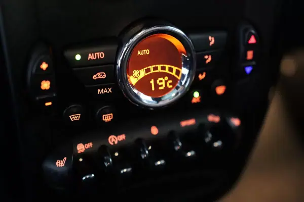 MINI Paceman 2015 - 15900 EUR, 178675 km - AUTO.MOTO.pt - 178675km - foto 10 de 25