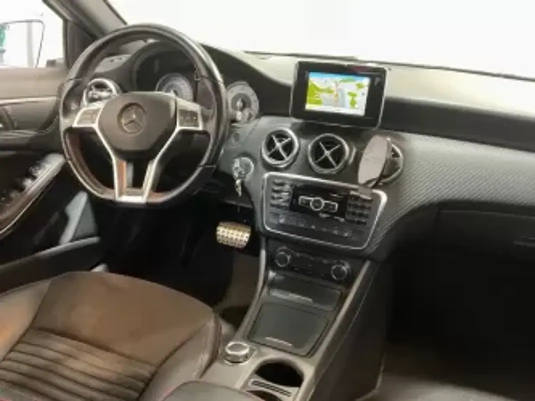 Mercedes-Benz A 180 2013 - 18990 EUR, 165740 km - AUTO.MOTO.pt - 165740km - foto 8 de 11