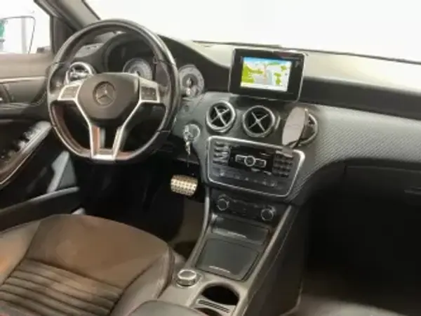 Mercedes-Benz A 180 2013 - 18990 EUR, 165740 km - AUTO.MOTO.pt - 165740km - foto 8 de 11