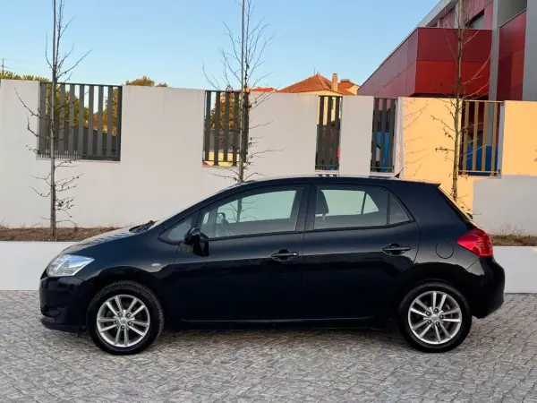 Toyota Auris 2009 - 7950 EUR, 150000 km - 150000km - foto 4 de 22