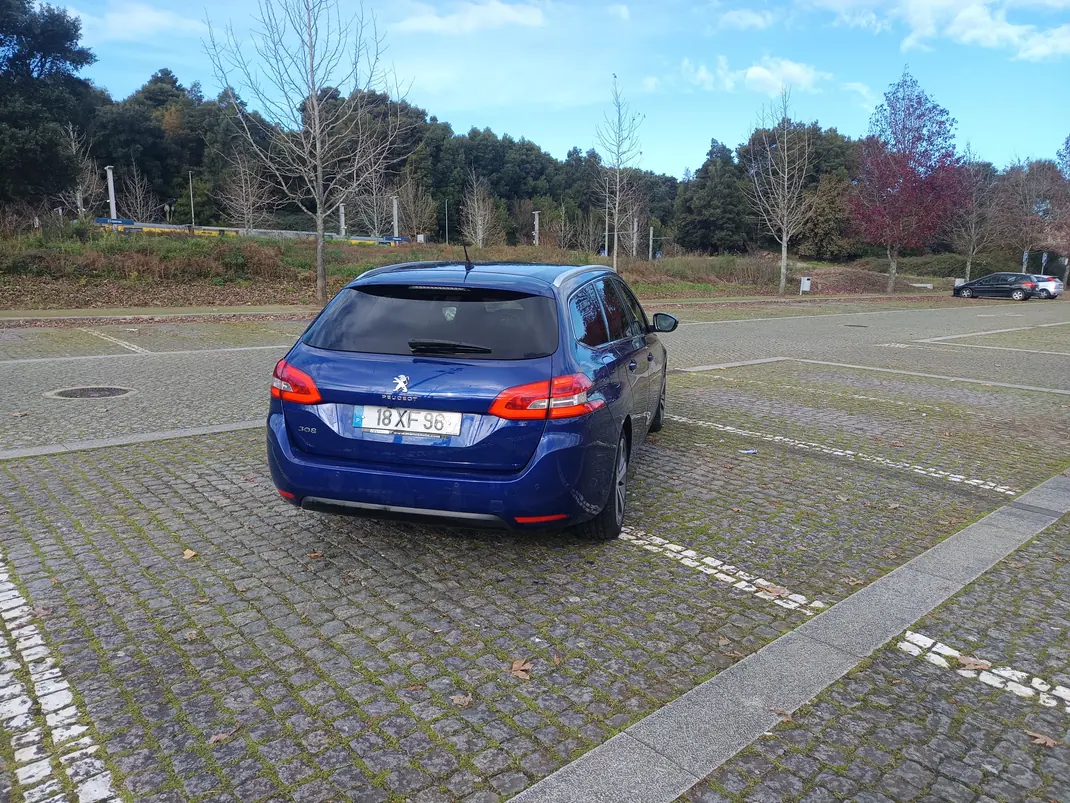 Peugeot 308 SW 2019 - 10500 EUR, 200000 km - AUTO.MOTO.pt - 200000km - foto 5 de 8