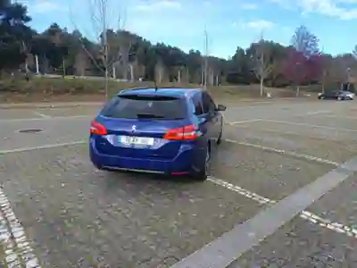 Peugeot 308 SW 2019 - 10500 EUR, 200000 km - AUTO.MOTO.pt - 200000km - foto 5 de 8