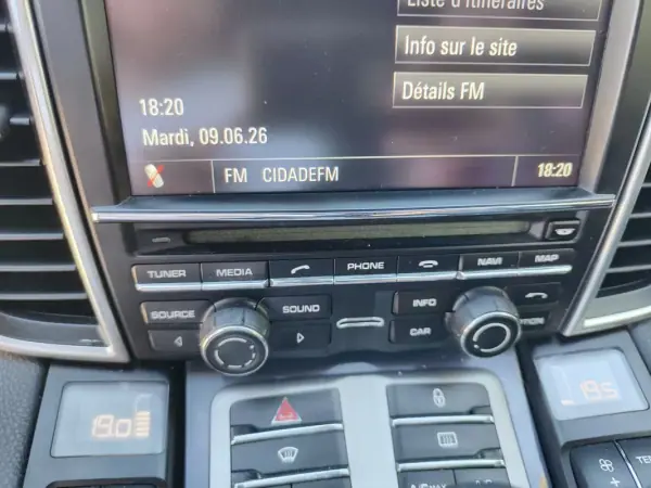 Porsche Panamera 2012 - 32250 EUR, 206000 km - AUTO.MOTO.pt - 206000km - foto 31 de 40