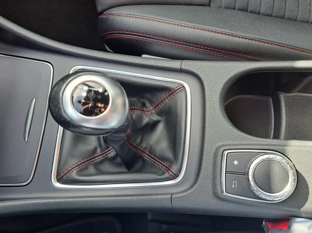 Mercedes-Benz A 180 2016 - 16250 EUR, 208525 km - AUTO.MOTO.pt - 208525km - foto 37 de 42
