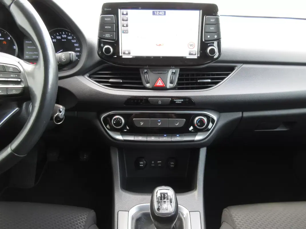 Hyundai i30 2019 - 14990 EUR, 108000 km - 108000km - foto 37 de 42