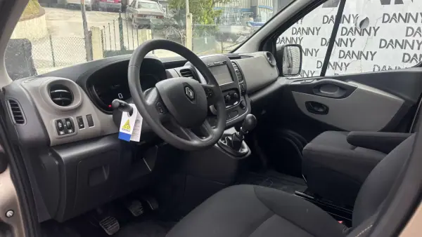 Renault Trafic 2017 - 18490 EUR, 187000 km - AUTO.MOTO.pt - 187000km - foto 14 de 15