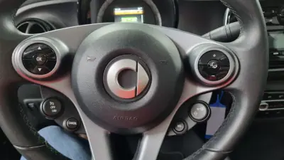 Smart Fortwo Cabrio 2021 - 13990 EUR, 59000 km - AUTO.MOTO.pt - 59000km - foto 8 de 37