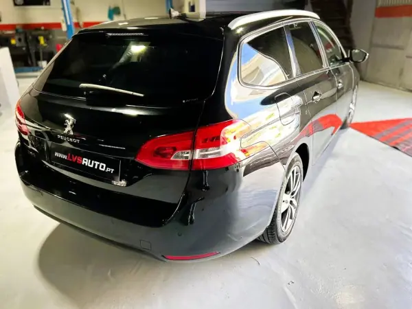 Peugeot 308 SW 2018 - 11500 EUR, 155853 km - AUTO.MOTO.pt - 155853km - foto 6 de 38